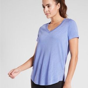 ATHLETA 💙💜 Breezy Scoop VNeck Tee